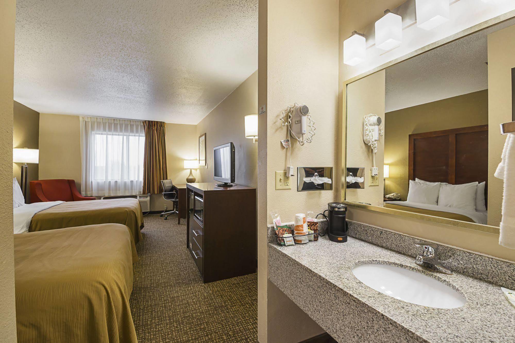 Quality Inn Waverly Exterior photo