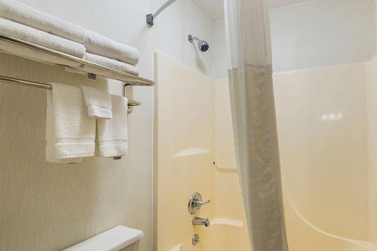 Quality Inn Waverly Exterior photo