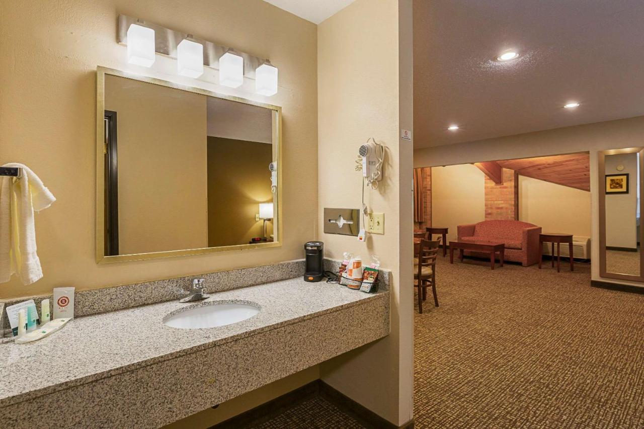 Quality Inn Waverly Exterior photo